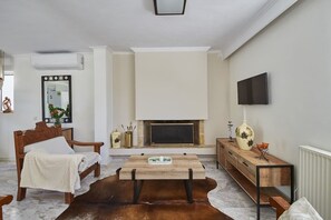 Villa | Living room | 30-inch TV with digital channels, fireplace - Harmony Vale- Anavissos (Saronikos)