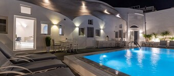 Fira-cave-sleeps 13-parking-pool-pet Friendly
