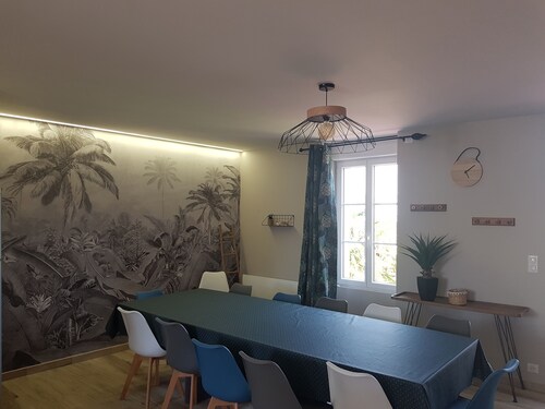 Very nice family home at the foot of the pedestrian street, adapted for disabled people.