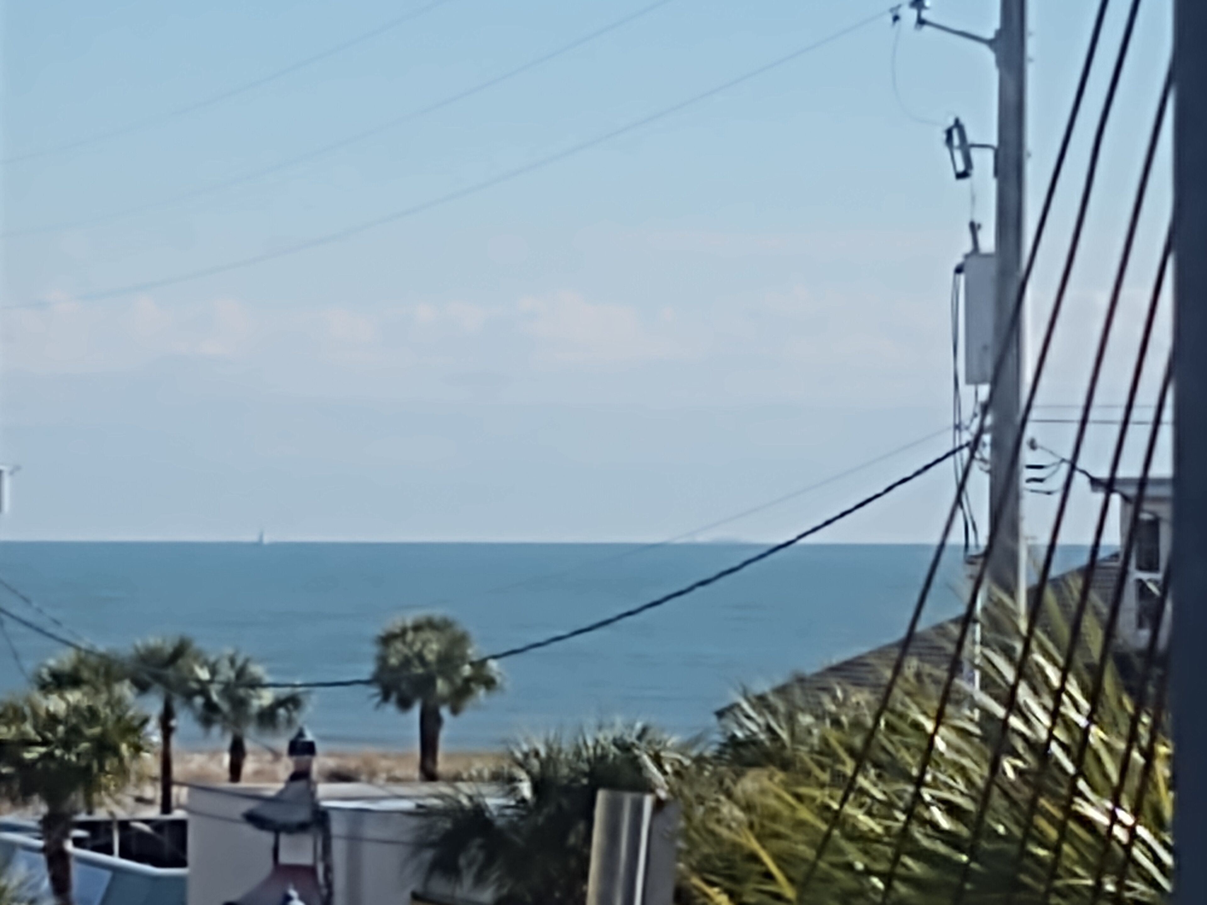 HOT LOCATION (toxic free) PIER, BEACH, SHOPS, BARS, EATERIES in Tybee Island, United States