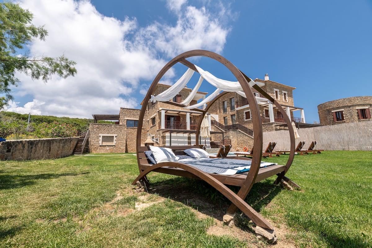 Villa, 3 Schlafzimmer, eigener Pool, Meerblick | Blick auf den Garten