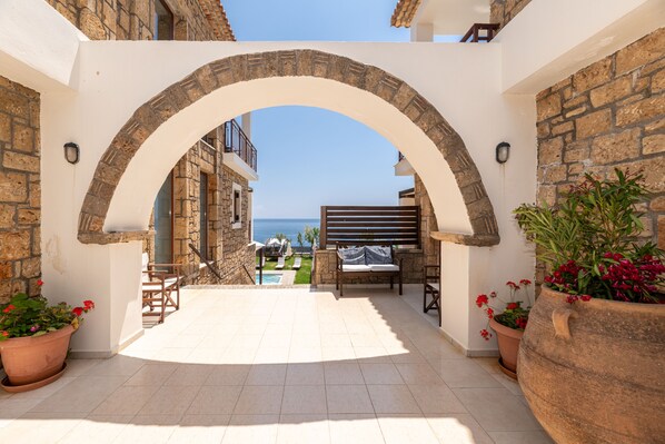 Exterior detail - Armonia Seaside Villas (Zakynthos)