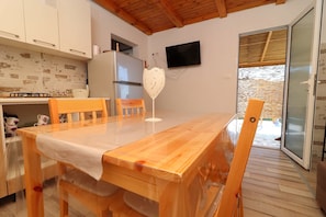 Cottage (Two Bedroom Holiday Home - Terrace an) | Dining room