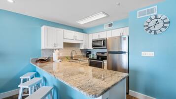 Coffee/tea maker, fridge, microwave, oven