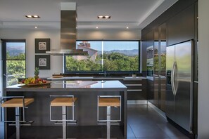 Luxury Villa, 6 Bedrooms, Private Pool, Mountain View | Private kitchen | Fridge, microwave, oven, stovetop - Villa Vega (Platanias)