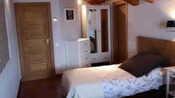 7 Schlafzimmer, Bügeleisen/Bügelbrett, kostenloses WLAN, Bettwäsche