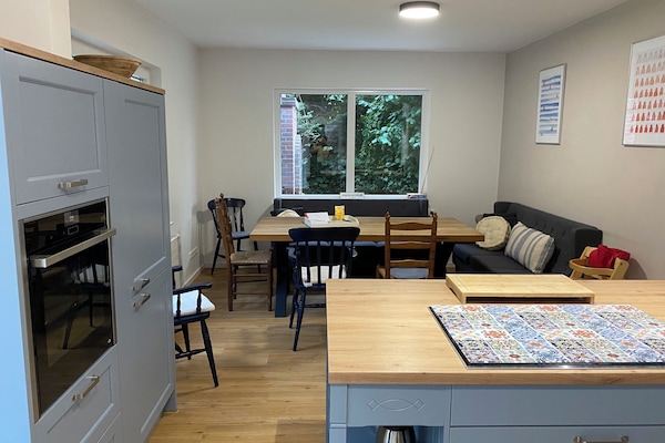 Das Herzstück - die Wohnküche mit Platz zum Kochen Kinderhochstuhl inkl