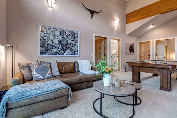TV, fireplace, offices