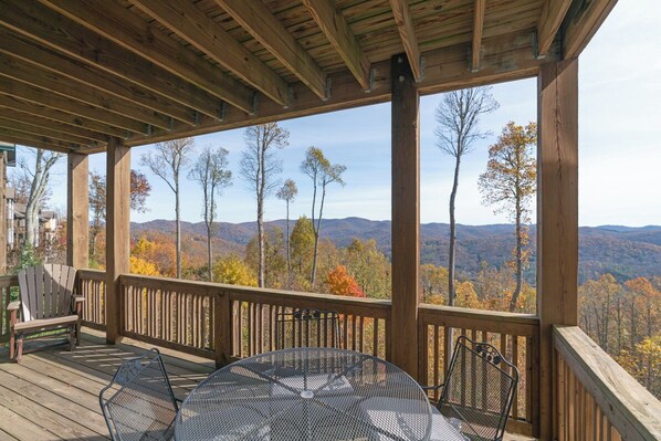 تناول الطعام بالخارج