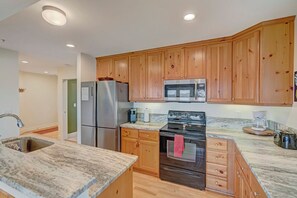 غسالة أطباق، ماكينة لصنع القهوة/الشاي، مستلزمات طهي/أطباق/أوعية