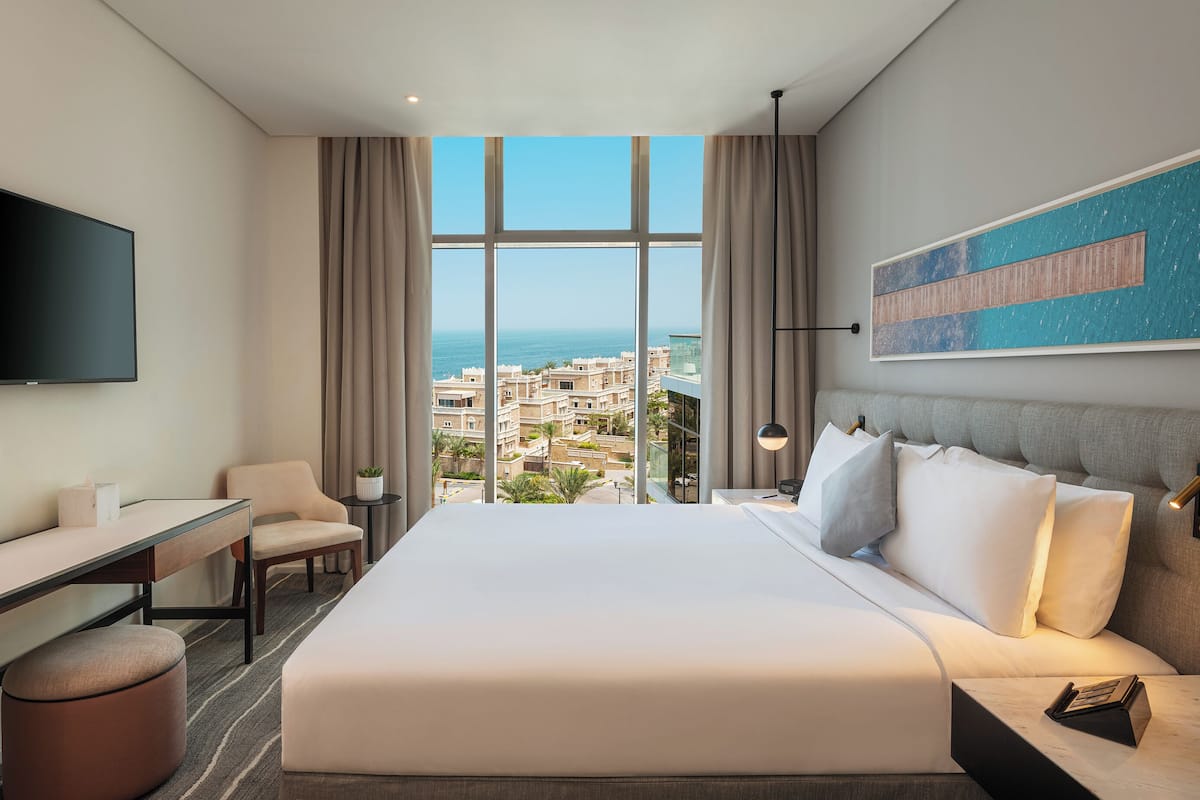 Ropa de cama de alta calidad, camas con pillow-top y minibar