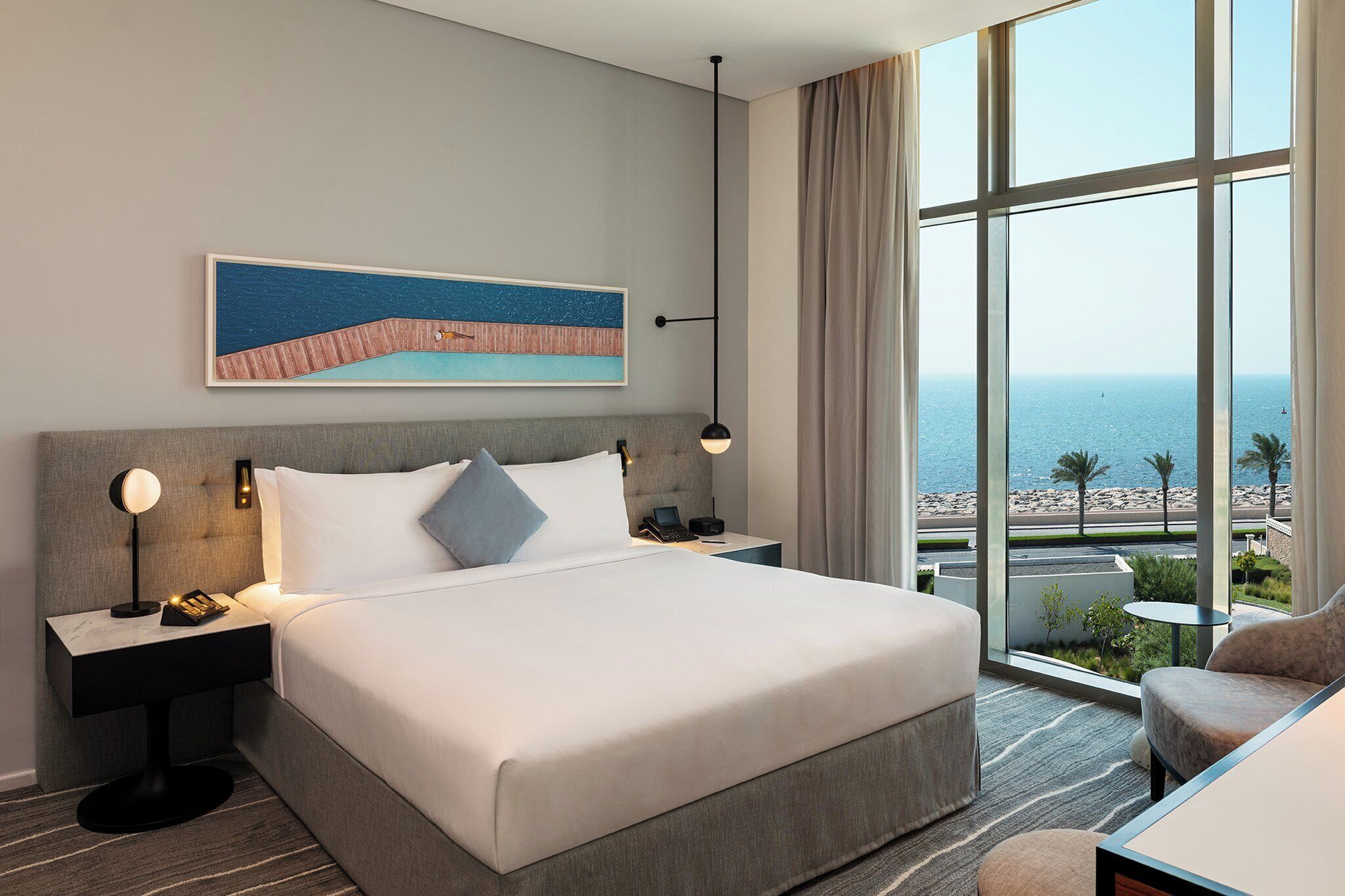 Ropa de cama de alta calidad, camas con pillow-top y minibar 