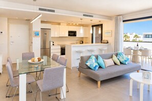 A modern apartment with a dining area, kitchen, and living room. - Arenal Dream Penthouse I Javea Arenal  Luxury with Roof Terrace & only 150m from the Beach (Javea / Xàbia)