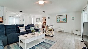 Smart-TV, DVD-Player, Bücher