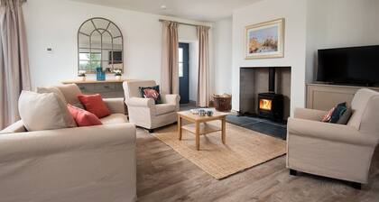 LOOKOUT NORTH - 4.5 miles from Cornhill-on-Tweed, sleeping 4