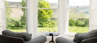 MOSSFENNAN HOUSE & ANNEXE - village of Broughton 3 miles, Peebles 14 miles.