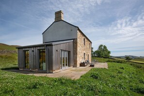 Exterior - LOWTOWN COTTAGE - an eclectic rural cottage set in the Northumbrian countryside (Brampton)