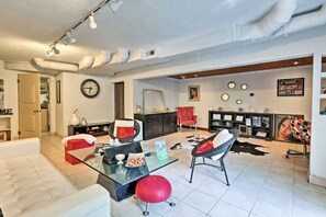 Smart TV - Contemporary Cincinnati Apt w/WiFi Mins to Kenwood (Cincinnati)