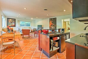 Dining - Contemporary Cincinnati Apt w/WiFi Mins to Kenwood (Cincinnati)