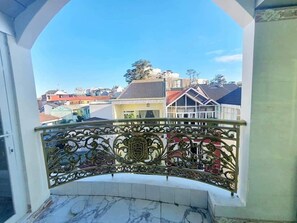 View from property - Van Quynh Hotel Dalat (Da Lat)