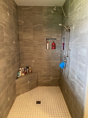 Combined shower/tub, hair dryer, towels, soap - Enjoy this one of a kind church converted into (we call it Chome)! (Victor)