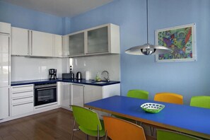 Kühlschrank, Ofen, Herdplatte, Geschirrspüler