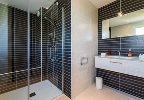 Shower, free toiletries, hair dryer, towels