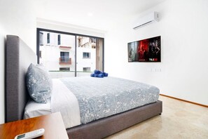 1 bedroom, desk, iron/ironing board, free WiFi - Pets Stay Free! Chic Condo with All the Comforts (Playa del Carmen)