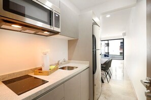 Fridge, microwave, stovetop, coffee/tea maker - Pets Stay Free! Chic Condo with All the Comforts (Playa del Carmen)