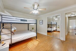 4 bedrooms, desk, iron/ironing board, free WiFi