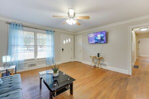 Smart TV - Atl Luxury Home+Guest House 1mi from the Battery (Smyrna)