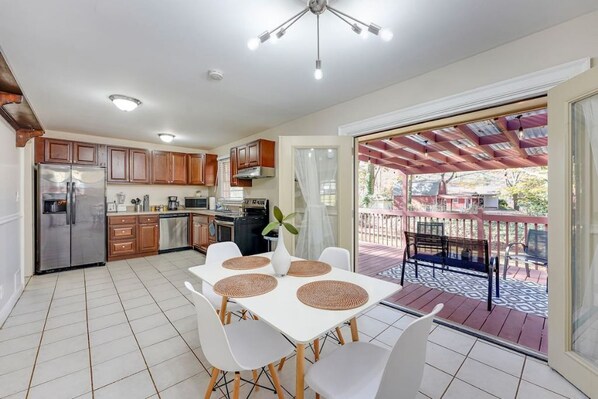 Dining - Atl Luxury Home+Guest House 1mi from the Battery (Smyrna)