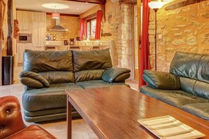 Televisie, een tafeltennistafel en boeken