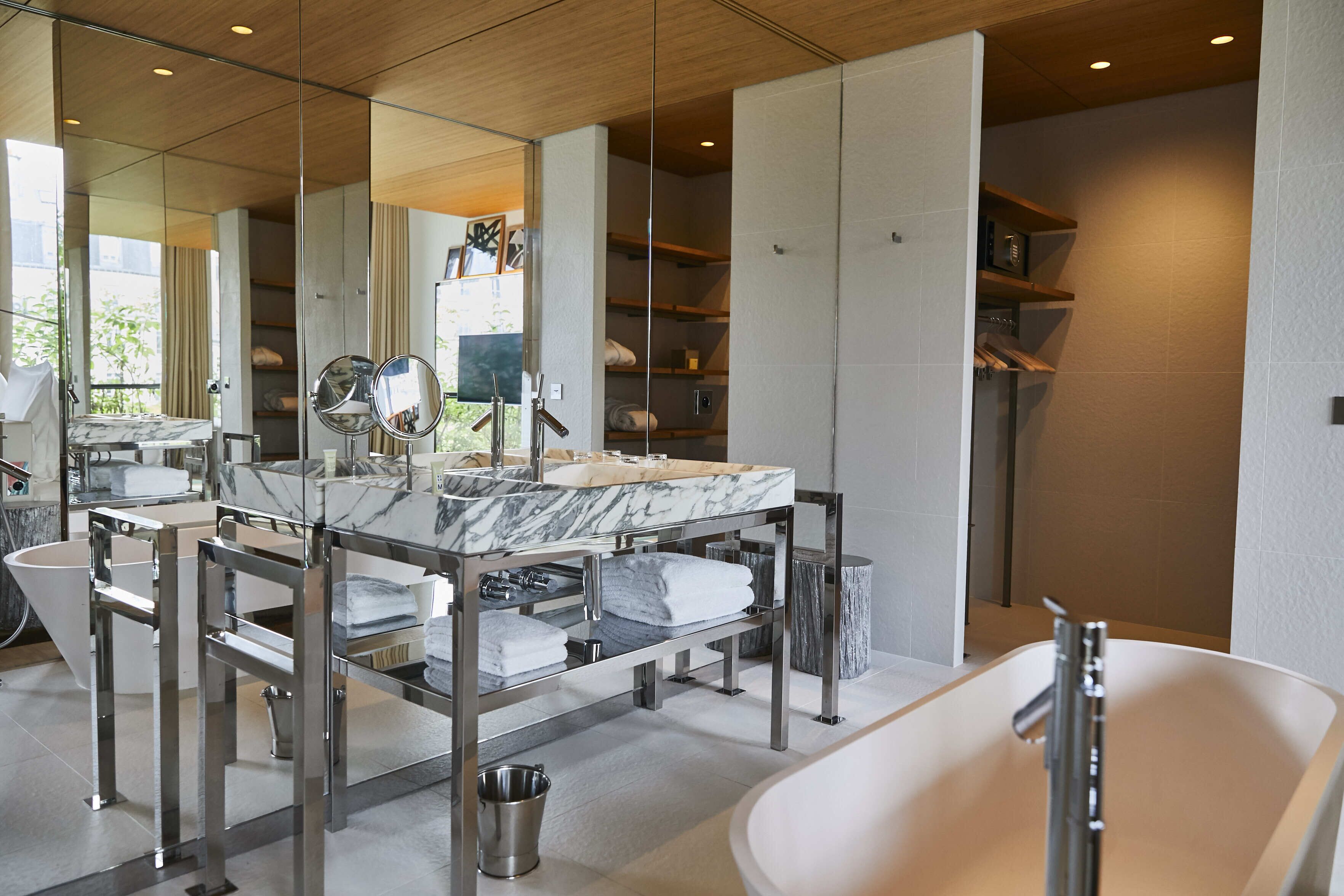 junior suite | 1 bedroom, premium bedding, pillow-top beds, minibar