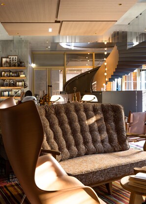 Lobby sitting area - Villa M (Paris)