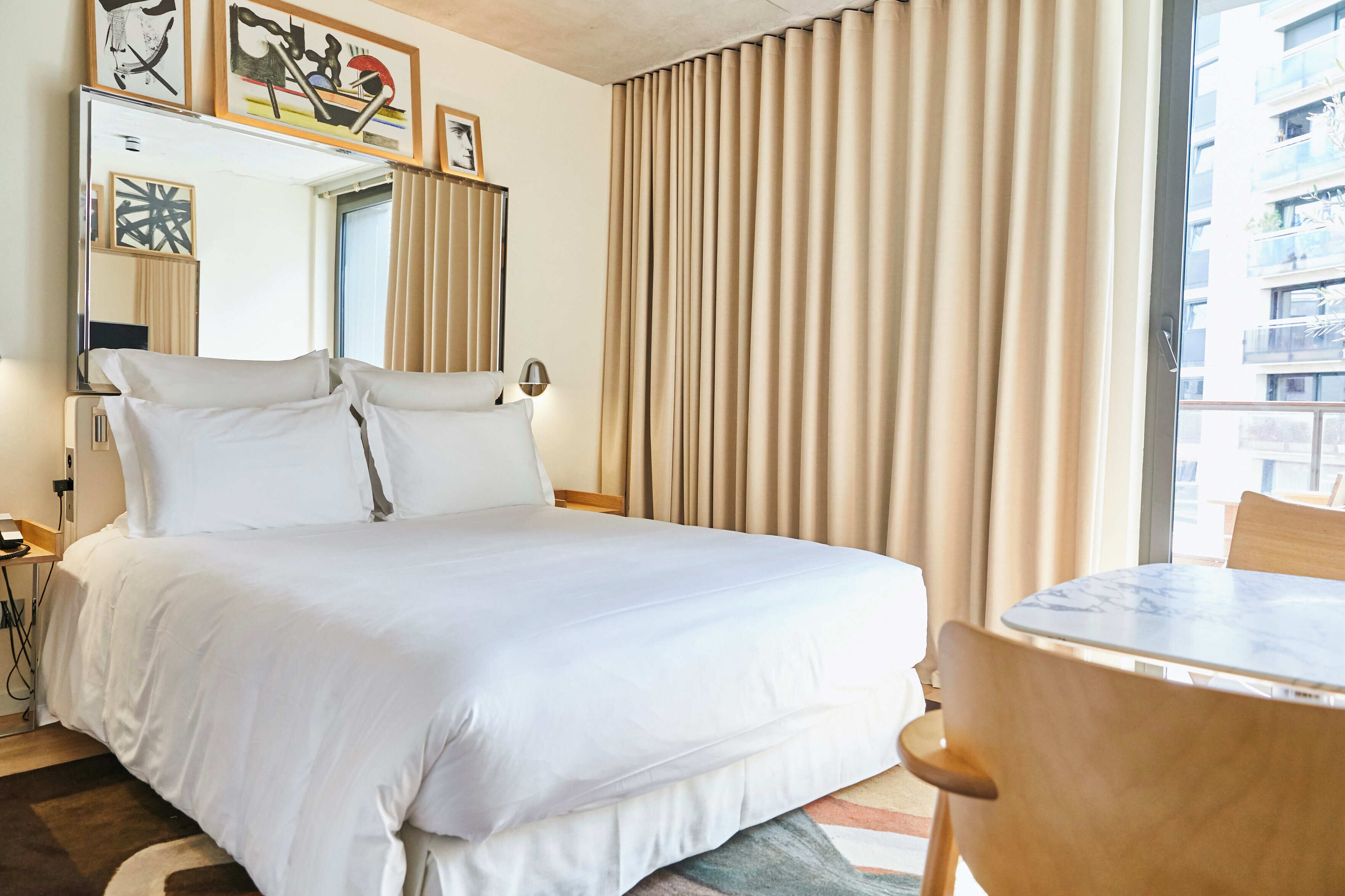 Chambre Supérieure Terrasse | Literie de qualité supérieure, surmatelas, minibar