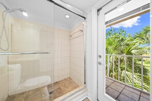 公寓式客房, 多张床, 海景 (Sunlight Sensation - C) | 浴室 | 淋浴设施、吹风机、毛巾