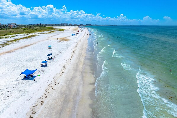 公寓式客房, 多张床, 海景 (Sunlight Sensation - C) | 海滩 | 在海滩、白沙、沙滩毛巾