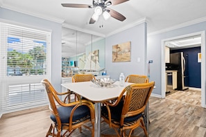 公寓式客房, 多张床, 海景 (Sunlight Sensation - C) | 用餐