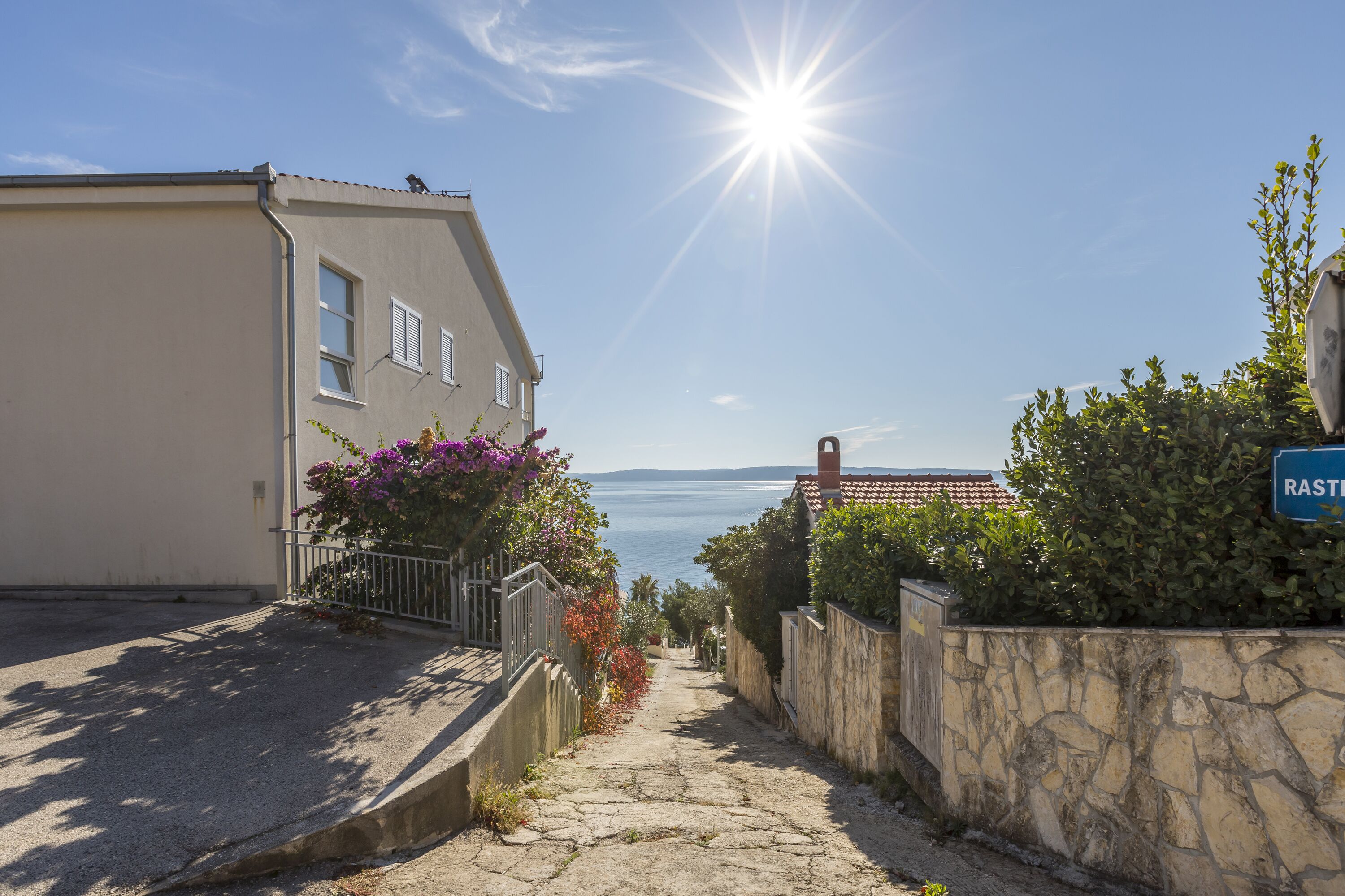 المنطقة المحيطة بالمنشأة