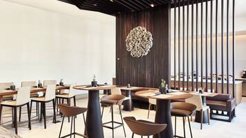 Petit déjeuner servi sur place