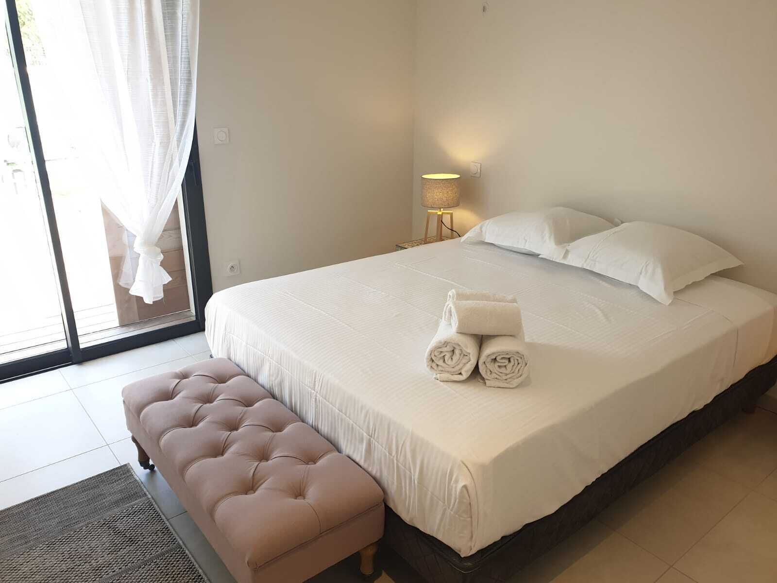 3 Schlafzimmer, Schreibtisch, Bügeleisen/Bügelbrett, Reisekinderbett