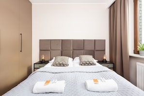 1 bedroom, bed sheets