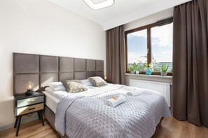 公寓, 1 间卧室, 阳台 | 1 多间卧室、床单