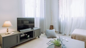 Standard Apartment | Living area | Flat-screen TV - Lithostroto Suites (Kefalonia)