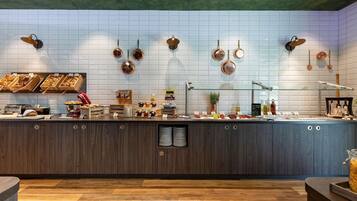 Petit déjeuner buffet (18 EUR par personne)