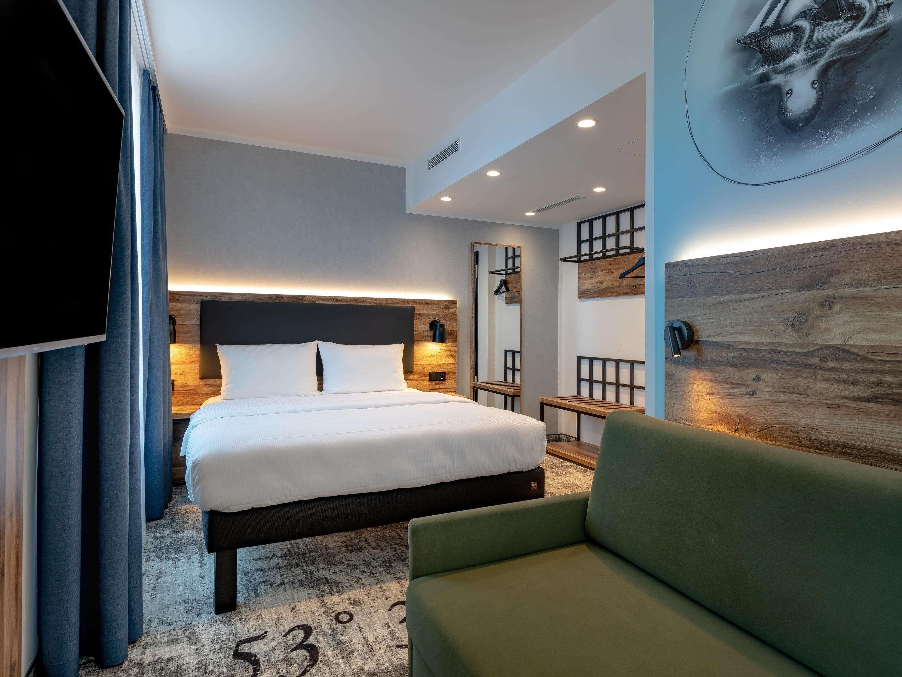 家庭客房, 1 張標準雙人床和 1 張沙發床 (Modern) | 低過敏寢具、書桌、筆電工作空間、隔音