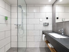 Family Room, 1 Double Bed with Sofa bed (Modern) | Bathroom | Shower, eco-friendly toiletries, hair dryer, towels - ibis Styles Hamburg Barmbek (Hamburg)