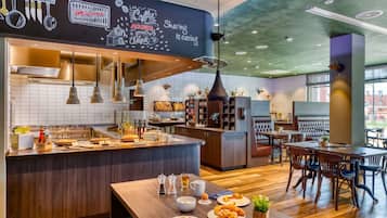 Café da manhã com buffet diário (EUR 18 por pessoa)