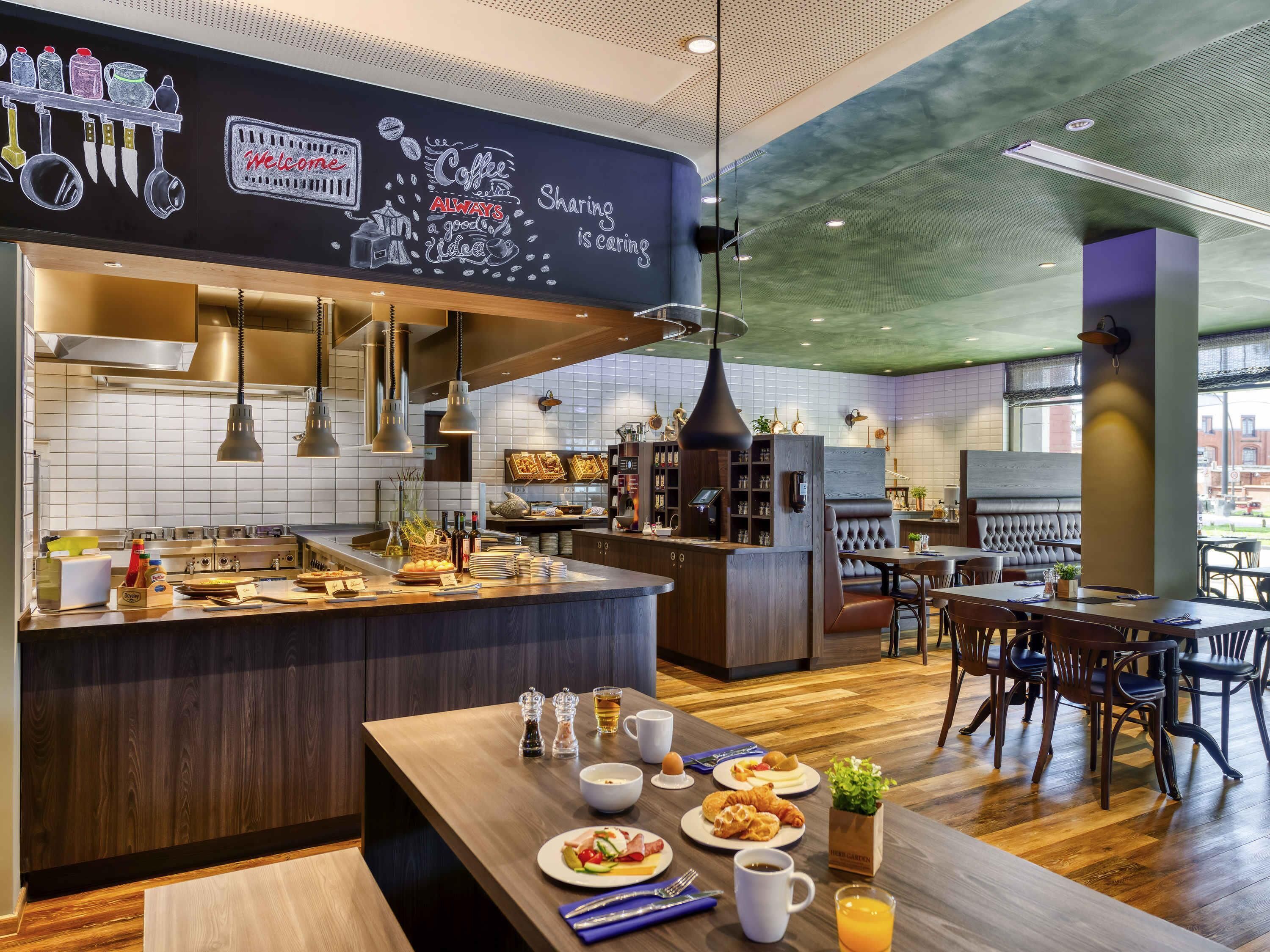 Tägliches Frühstücksbuffet (18 EUR pro Person)